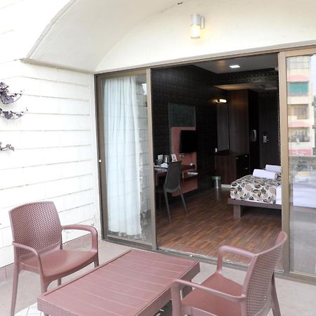 Hotel Pearls Aurangabad  Bagian luar foto