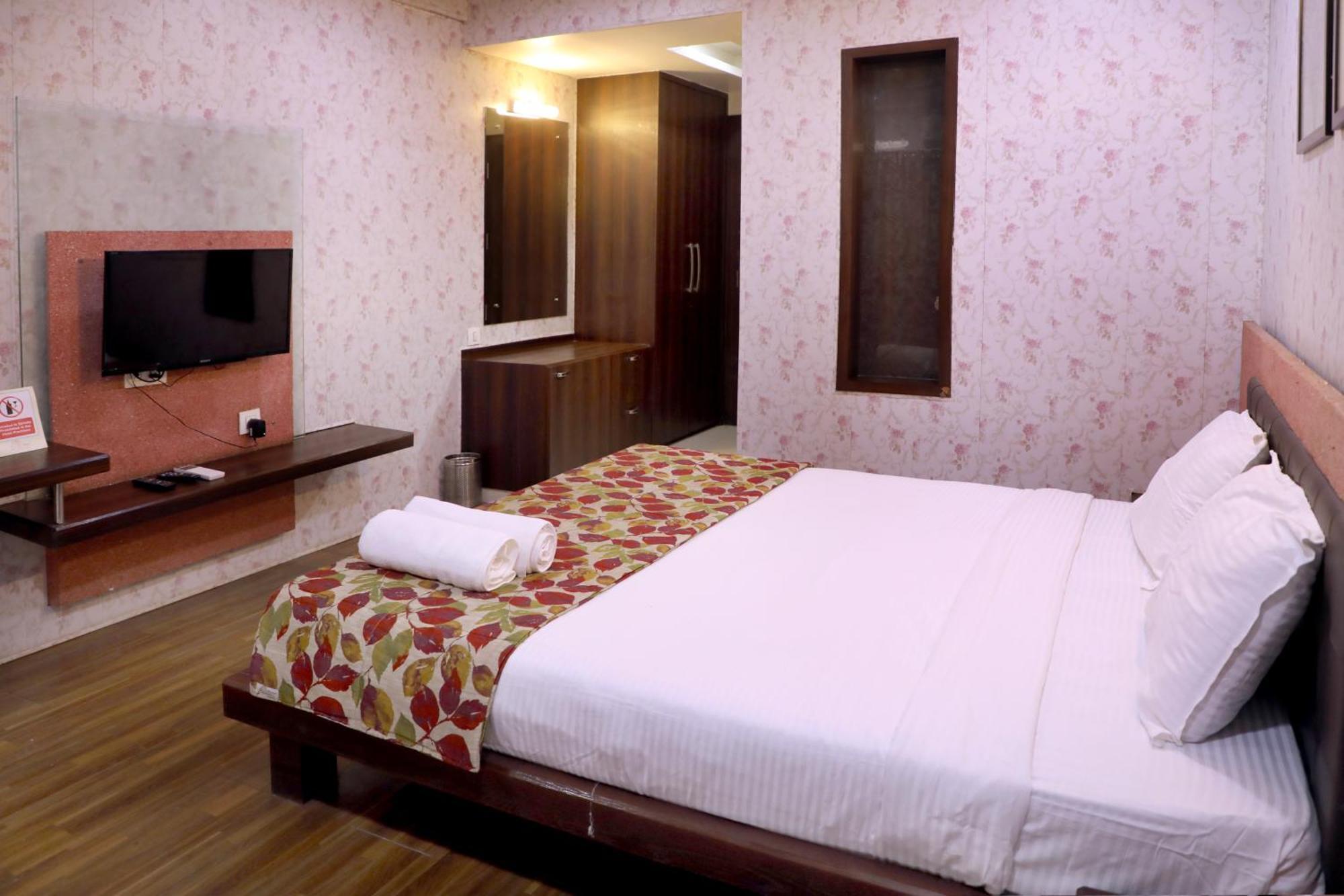 Hotel Pearls Aurangabad  Bagian luar foto