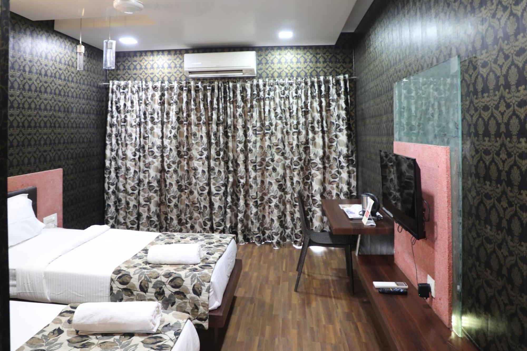 Hotel Pearls Aurangabad  Bagian luar foto