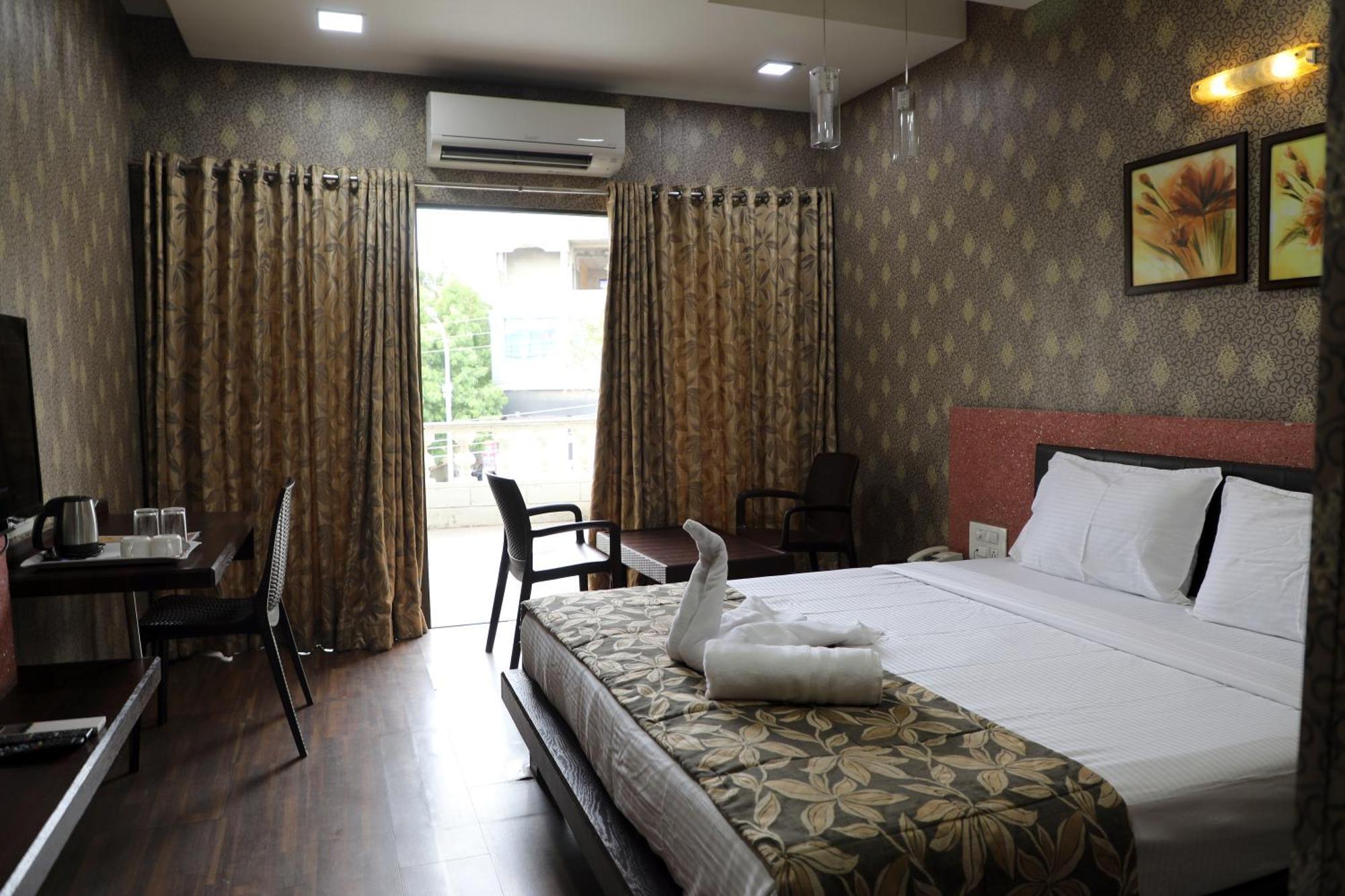 Hotel Pearls Aurangabad  Bagian luar foto