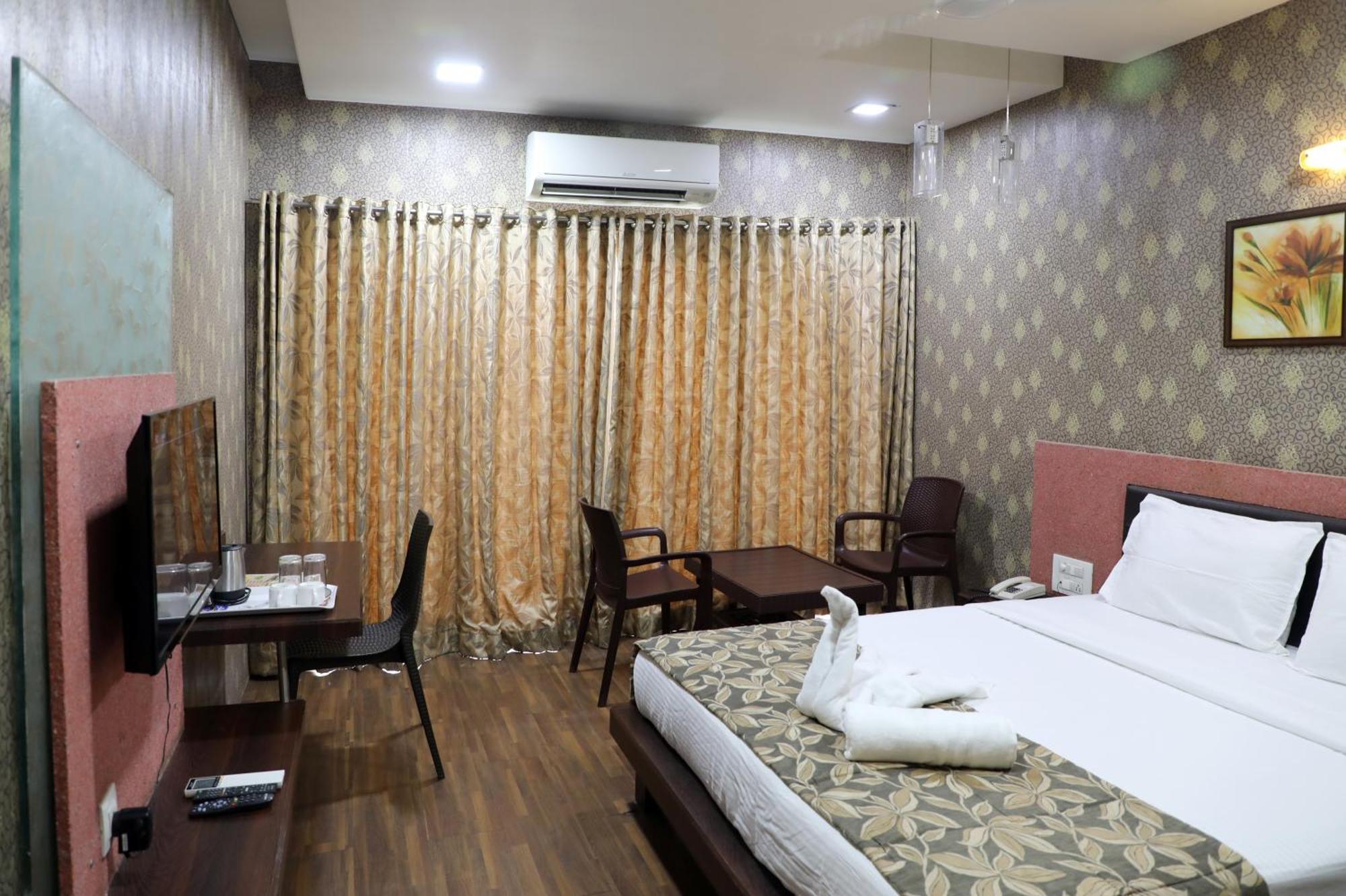 Hotel Pearls Aurangabad  Bagian luar foto