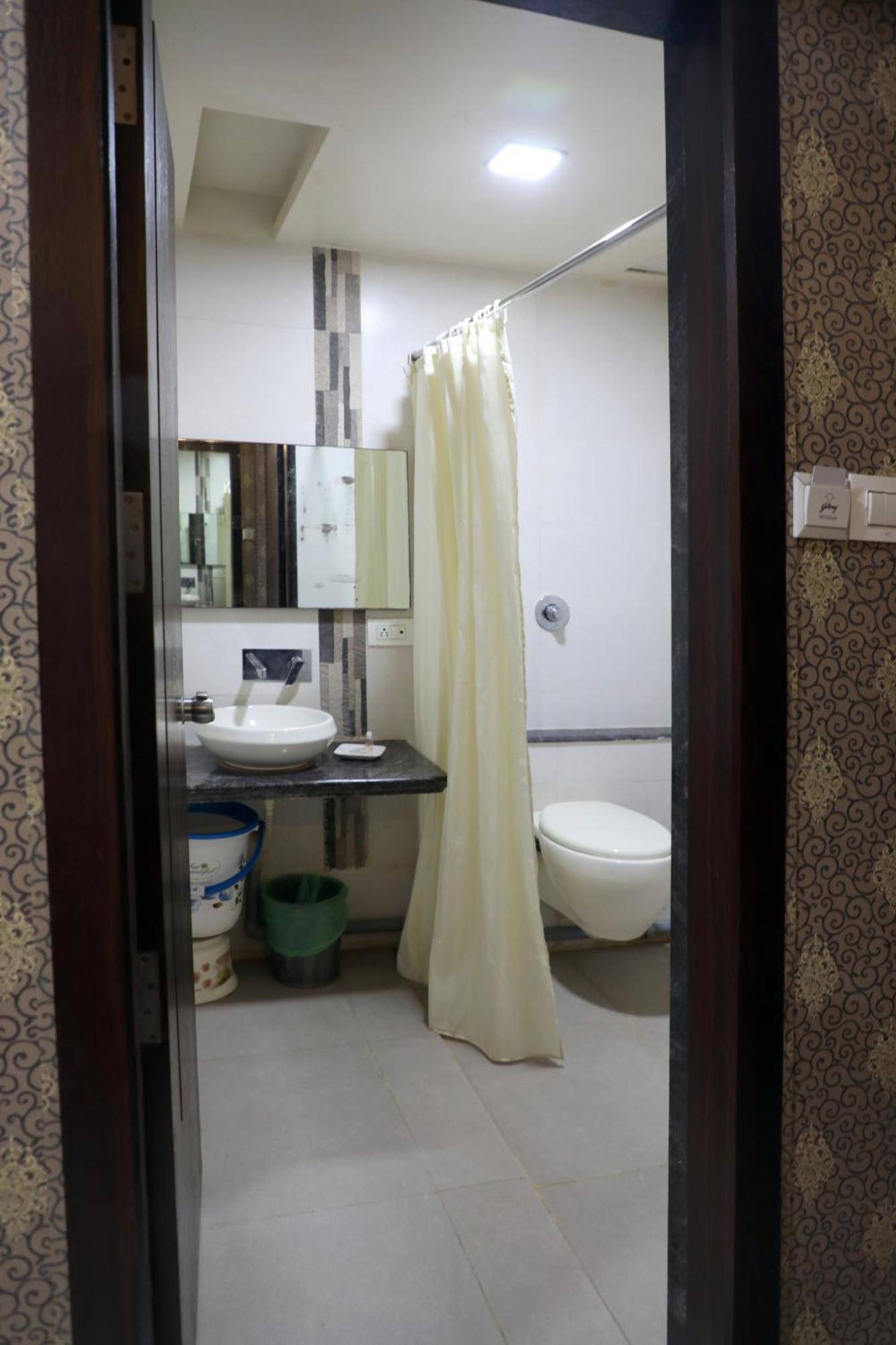 Hotel Pearls Aurangabad  Bagian luar foto
