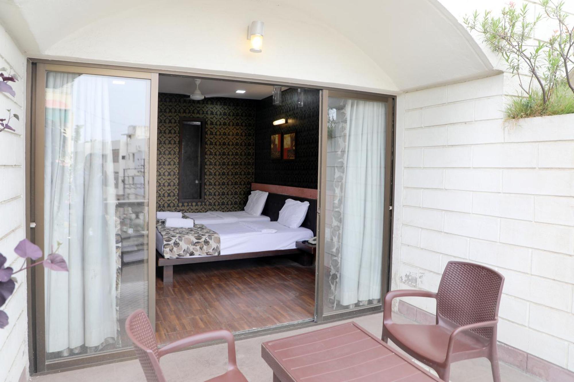 Hotel Pearls Aurangabad  Bagian luar foto