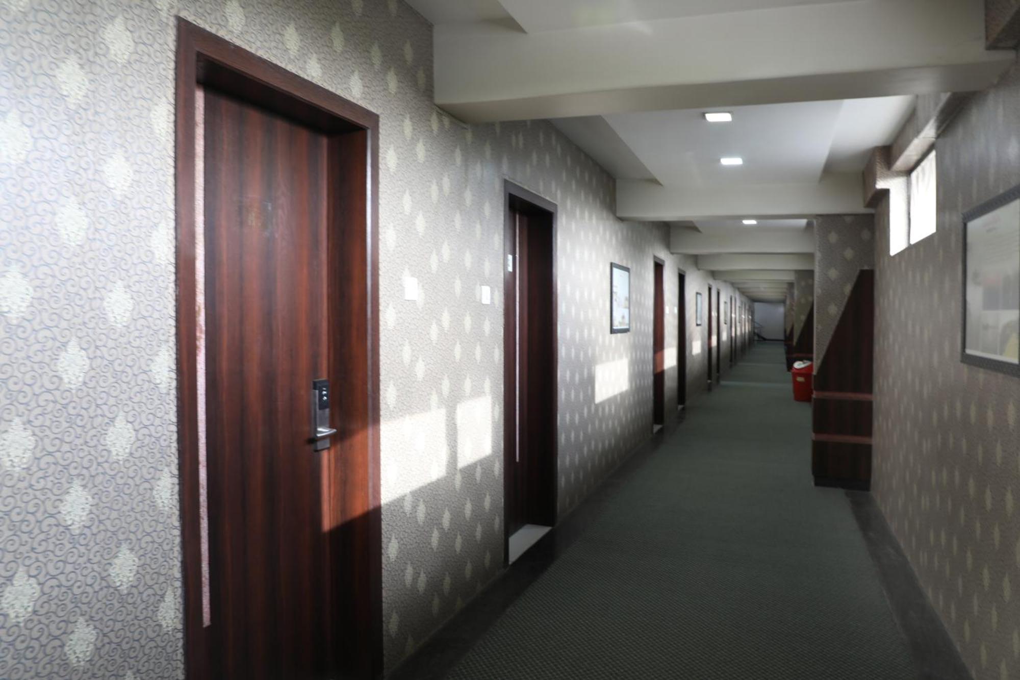 Hotel Pearls Aurangabad  Bagian luar foto