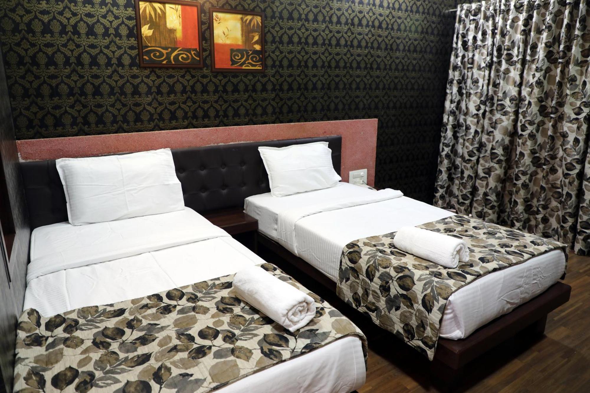 Hotel Pearls Aurangabad  Bagian luar foto
