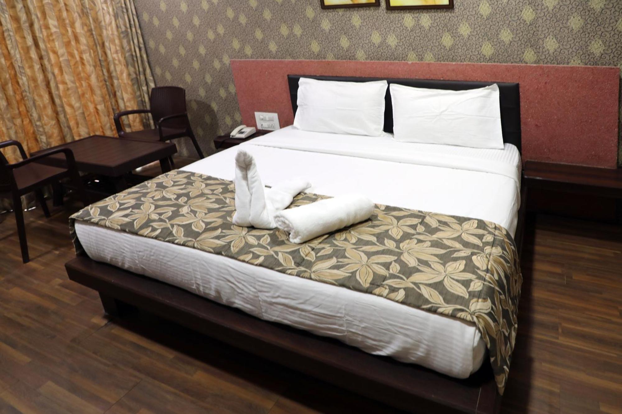 Hotel Pearls Aurangabad  Bagian luar foto