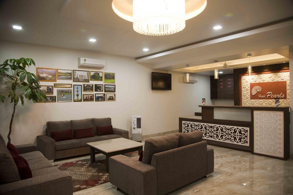 Hotel Pearls Aurangabad  Bagian luar foto