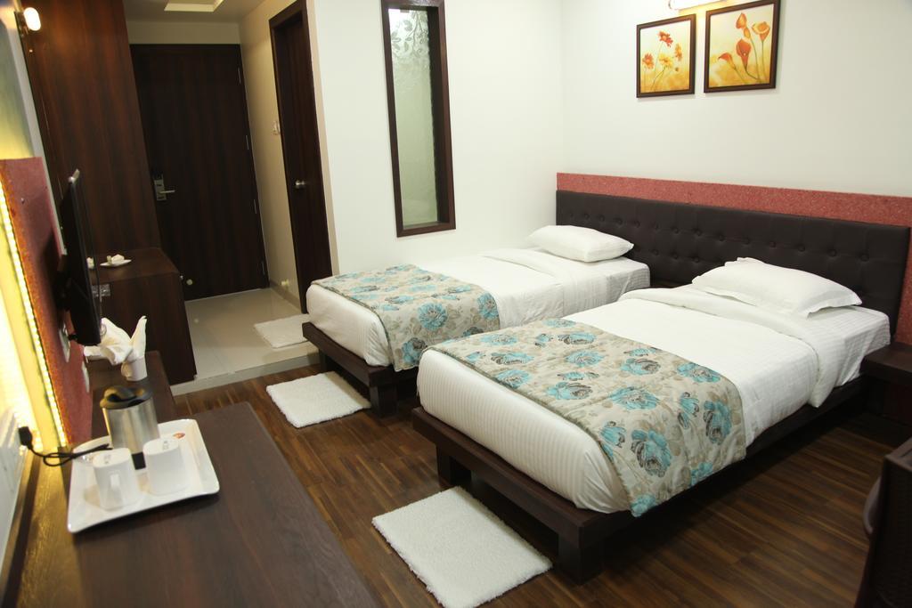 Hotel Pearls Aurangabad  Bagian luar foto