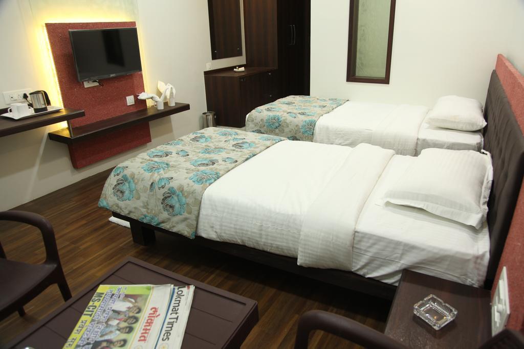 Hotel Pearls Aurangabad  Bagian luar foto