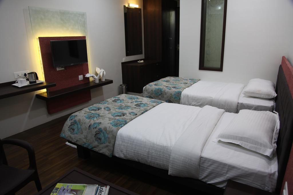 Hotel Pearls Aurangabad  Bagian luar foto