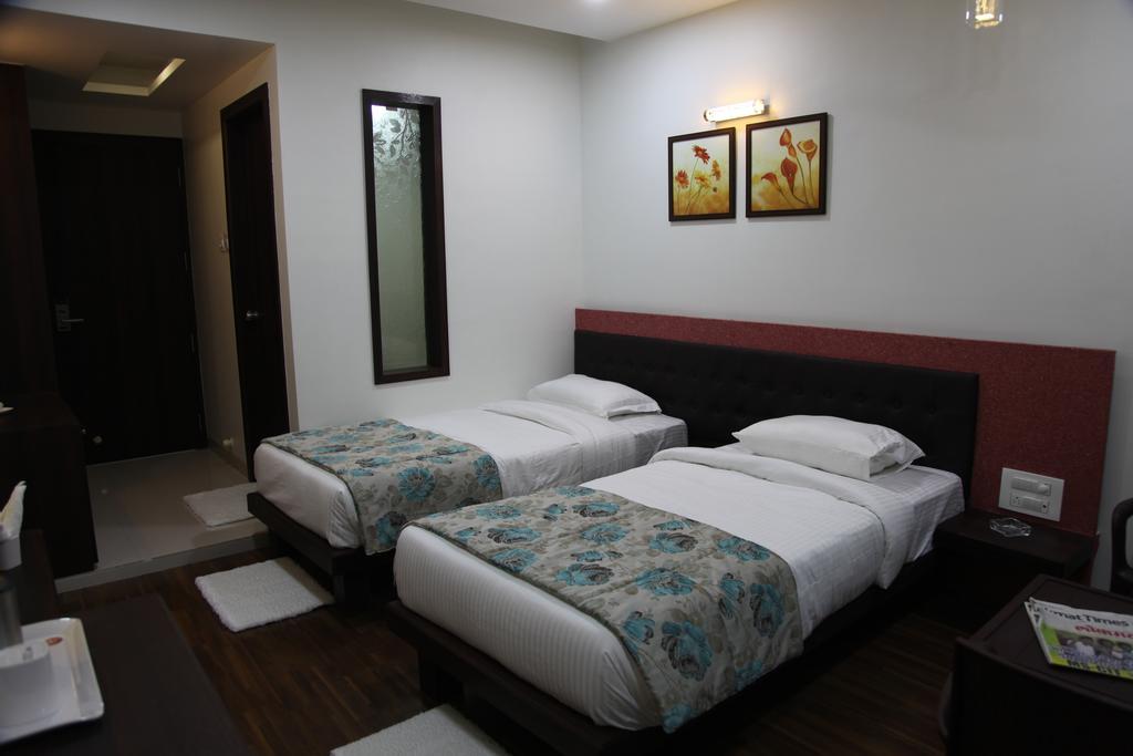 Hotel Pearls Aurangabad  Bagian luar foto