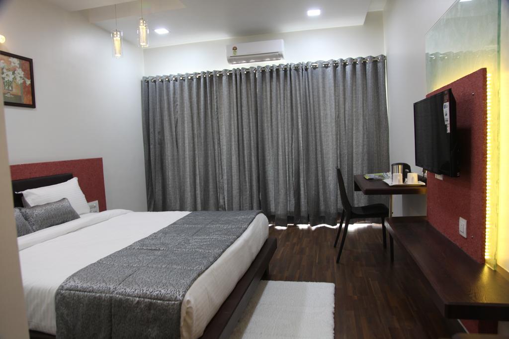 Hotel Pearls Aurangabad  Bagian luar foto