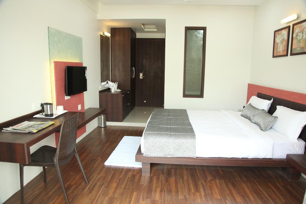 Hotel Pearls Aurangabad  Bagian luar foto
