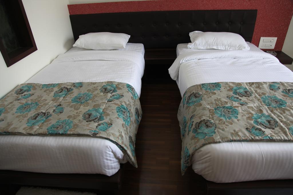 Hotel Pearls Aurangabad  Bagian luar foto