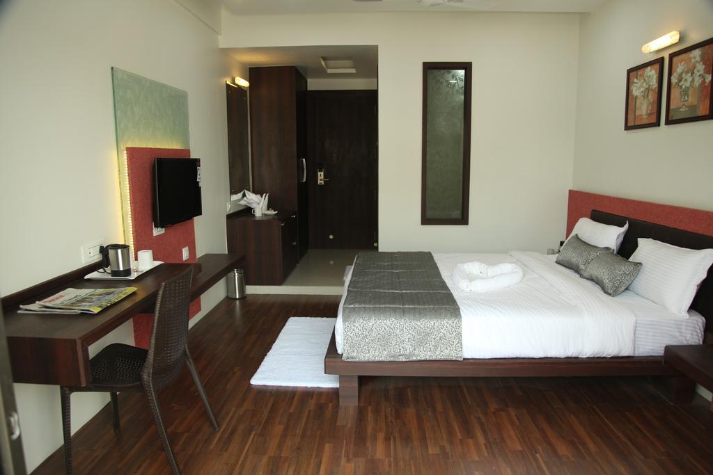 Hotel Pearls Aurangabad  Bagian luar foto