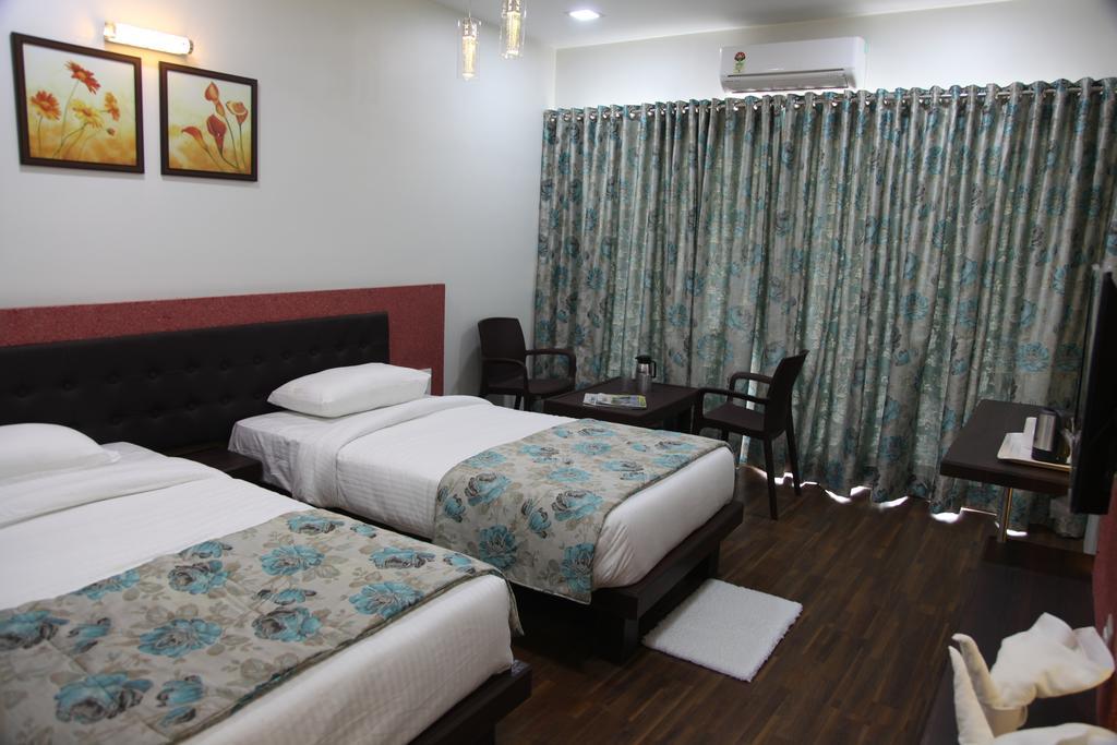 Hotel Pearls Aurangabad  Bagian luar foto