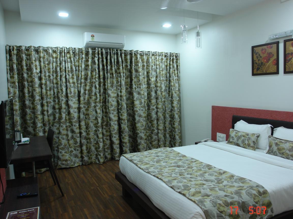 Hotel Pearls Aurangabad  Bagian luar foto