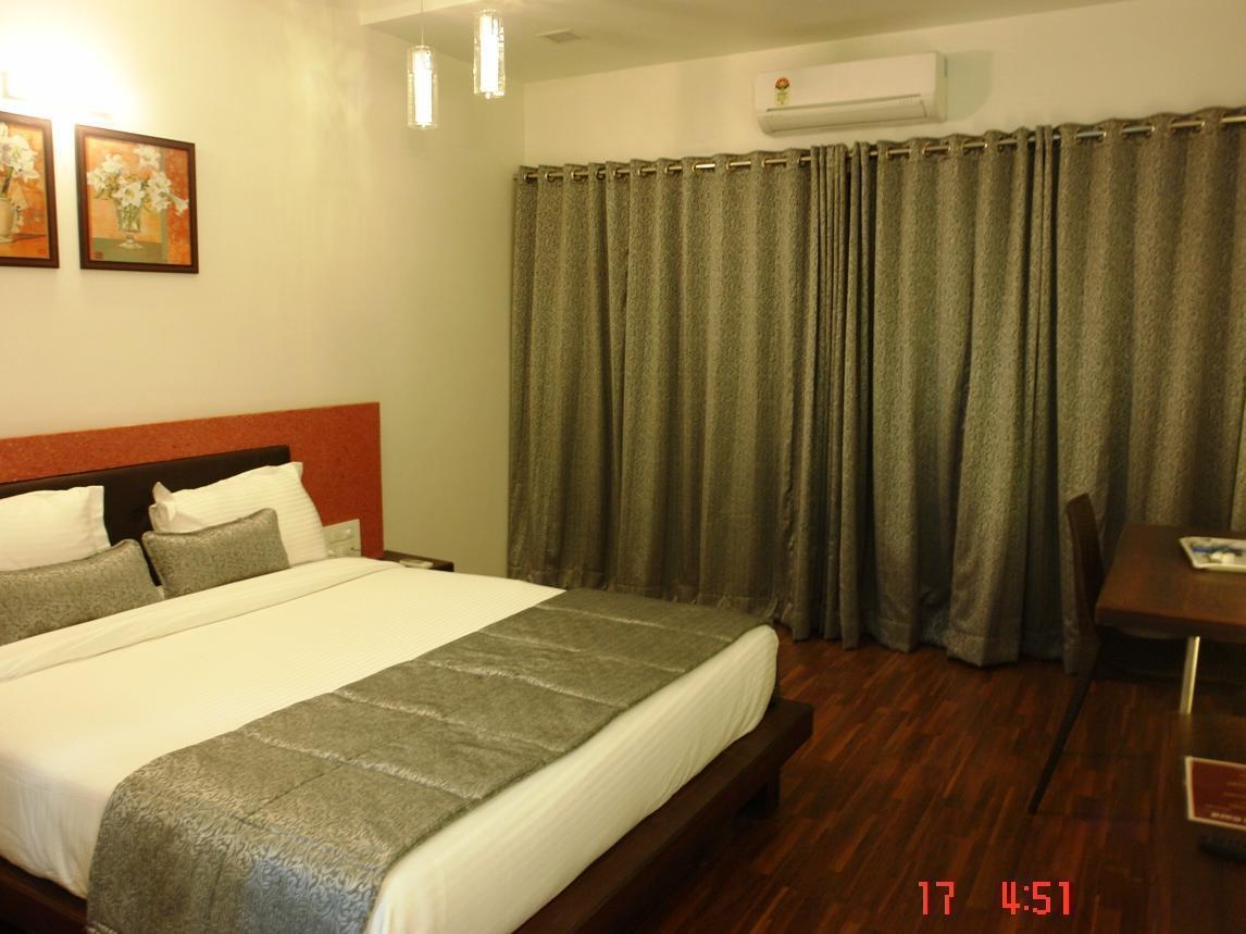 Hotel Pearls Aurangabad  Bagian luar foto
