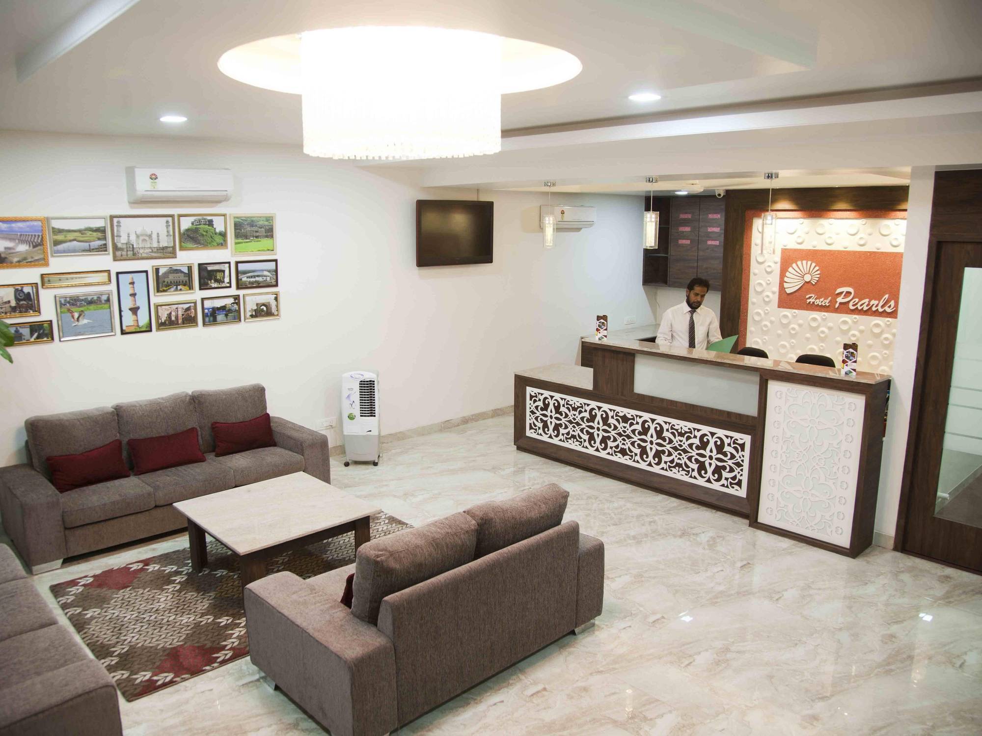 Hotel Pearls Aurangabad  Bagian luar foto
