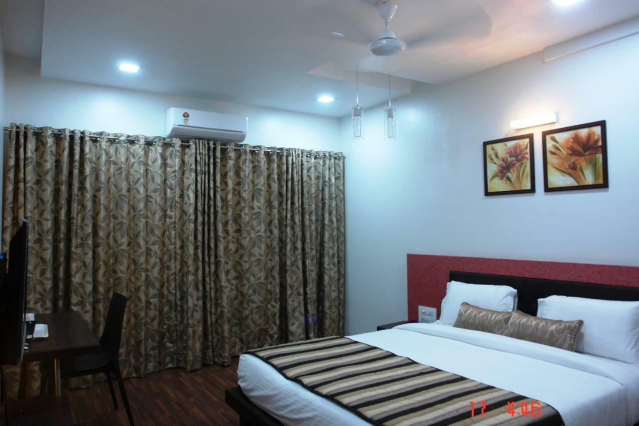 Hotel Pearls Aurangabad  Bagian luar foto