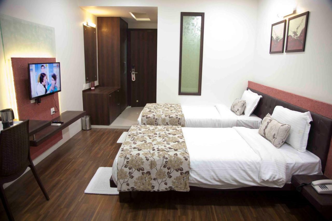 Hotel Pearls Aurangabad  Bagian luar foto